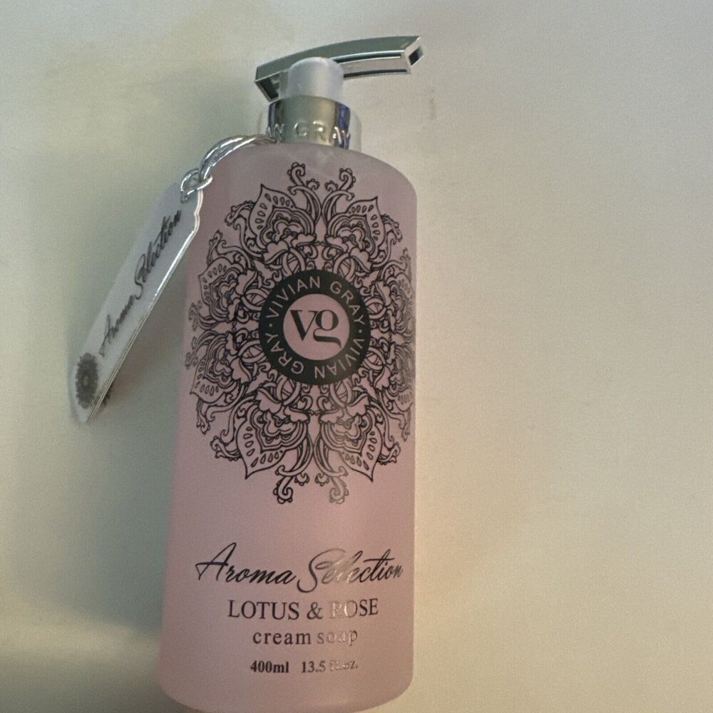 New Bottle Vivian Gray Aroma Selection Lotus & Rose Cream Soap 13.5 fl oz C38